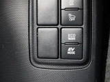 エンジンを使わずにモーターだけで走るEVモードやエコモードが搭載され、より一層の低燃費に貢献します。