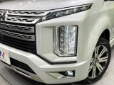 【LEDヘッドライト】悪天候や夜間走行時も良好な視界を確保し安心して運転できる高輝度LEDヘッドライトを装備!点灯速度が早く、消費電力も抑えられています。