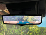 【デジタルインナーミラー】後席の大きな荷物や同乗者で後方が確認しづらい時でも安心!カメラが撮影した車両後方の映像をルームミラー内に表示。クリアな視界で状況の確認が可能です!