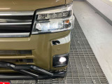 暗闇でも前方をくっきりと照らしてくれるライトです。夜の運転でも安心ですね。