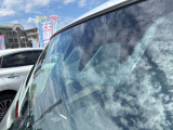 夜間の安心につながる灯火類。レンズのくもり・黄ばみ・割れの有無など、左右差も拡大でチェック。