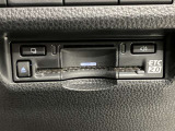 高速道路で便利な【ETC2.0】を装備しています。光ビーコン搭載で渋滞情報などナビゲーションと連動することで機能も充実いたします。他、観光施設に立ち寄るための高速料金割引サービス等もございます。