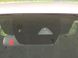 【i-ACTIVESENSE】走行中に前方の車両等を認識し、衝突しそうな時は警報とブレーキで衝突回避と被害軽減をアシスト。より安全にドライブをお楽しみいただけます。