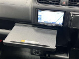 カロッツェリア製法人向けナビ(AVIC-RZ403)!ブルートゥース、CD、DVD再生、SDが使用可能です!モニター前には出し入れ可能なテーブルあります!