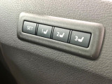 【メモリー機能付きパワーシート】ドライバーごとに設定したシート位置を記憶して、ボタン一つで切り替えできる便利な機能!運転する方が複数名いらっしゃるご家庭におすすめです♪