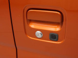 ドアハンドル リクエストスイッチでドアロックの開閉が可能です。