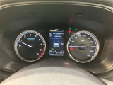 視認性に優れたメーターを採用しており、走行中でも車速や情報が分かりやすく表示されます。運転時の視線移動をむりのない範囲に抑え、快適で安心感のあるドライブをサポートします。