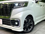 【LEDヘッドライト】悪天候や夜間走行時も良好な視界を確保し安心して運転できる高輝度LEDヘッドライトを装備!点灯速度が早く、消費電力も抑えられています。