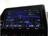 純正ナビを装備。タッチパネル式で使いやすく、お出かけもラクラクです。