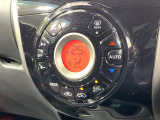 【オートエアコン】一度お好みの温度に設定すれば、車内の温度を検知し風量や温度を自動で調整。暑い&hellip;寒い&hellip;と何度もスイッチ操作をする必要はありません。快適な車内空間には必須の機能ですね♪