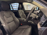 Ultra専用パーフォレーテッドナッパレザーシートは運転席助手席ともマッサージ機能や、シートヒーターベンチレーションといった便利な機能がご利用いただけます。