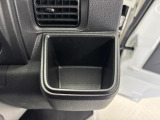 【運転席ドリンクホルダー】
