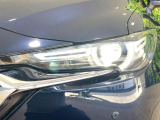 【LEDヘッドライト】悪天候や夜間走行時も良好な視界を確保し安心して運転できる高輝度LEDヘッドライトを装備!点灯速度が早く、消費電力も抑えられています。