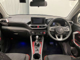 高いホールド性で運転姿勢が安定します。長距離ドライブでも疲れにくいのが魅力です。快適なドライビングライフをお送りください♪