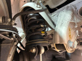お車を安心してお乗りいただく為には、足回りの定期点検が欠かせません。サービスサポート(有償保証)では無料点検もご提供しており、安心のカーライフをお過ごしいただけるサポート体制が整っています。