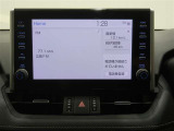 ディスプレイオーディオを装備。スマホとクルマをつなぐことで、これまでのナビに加えて、いろんなサービスが楽しめます。