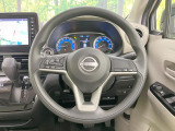 インテリアに合わせたデザインのステアリングは、運転される方のことも考え、運転しやすい形状、大きさです。是非一度、実際に触ってお確かめください。