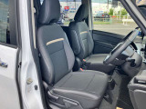 使用感のないきれいな運転席シートです!