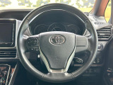 【純正革巻きステアリング】上質な革を使用することで、手にしっかり馴染みとても運転しやすいハンドルです♪