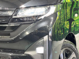 【LEDヘッドライト】悪天候や夜間走行時も良好な視界を確保し安心して運転できる高輝度LEDヘッドライトを装備!点灯速度が早く、消費電力も抑えられています。