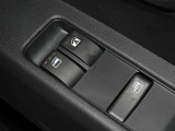 運転席と助手席のみパワーウィンドウを装備しています。