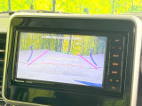 【バックカメラ】駐車時に後方がリアルタイム映像で確認できます。大型商業施設や立体駐車場での駐車時や、夜間のバック時に大活躍!運転スキルに関わらず、今や必須となった装備のひとつです!