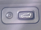 【パワーバックドア】スマートキーや運転席のボタンを押すだけでリアゲートが自動で開閉します!荷物を持っている時や、高い位置にあるバックドアを閉める際に便利な機能です♪