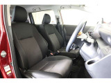 厚みがあって、座り心地のいいシート。運転席も助手席もリラックスしてゆったりと座れます。