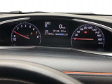 大型メーターで視界も良好な運転席廻りです。運転時の視線移動が少なくて済むので、安全性にも一役かってくれます。