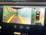 【マルチテレインモニター】車のフロントやサイドのカメラ画像を同時にモニター表示することで、悪路や狭い道を走行時でも周囲の状況確認ができ安心!本格SUVにうれしい装備です♪