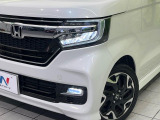 【LEDヘッドライト】悪天候や夜間走行時も良好な視界を確保し安心して運転できる高輝度LEDヘッドライトを装備!点灯速度が早く、消費電力も抑えられています。
