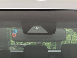 【プリクラッシュセーフティ】前方の車両等を検知し、衝突しそうな時は警報で注意を促し、ブレーキを踏む力をサポート。ブレーキを踏めなかった場合は衝突被害軽減ブレーキが作動、衝突回避をサポートします。
