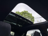 サンルーフで車内も明るくなります!ルーフを開放するととても気持ちが良いですね!