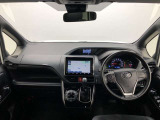 シンプルながら機能性あふれる運転席廻りです。視界性もよく、運転しやすいですよ。