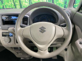 インテリアに合わせたデザインのステアリングは、運転される方のことも考え、運転しやすい形状、大きさです。是非一度、実際に触ってお確かめください。