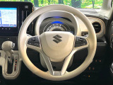 インテリアに合わせたデザインのステアリングは、運転される方のことも考え、運転しやすい形状、大きさです。是非一度、実際に触ってお確かめください。