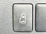 【パワースライドドア】スマートキーや運転席のスイッチでスライドドアの開閉が可能♪電動だから力を入れてドアを開ける必要が無く、小さいお子様でも、重い荷物を持っている時もラクに開け閉めできます♪