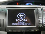 純正ナビを装備。タッチパネル式で使いやすく、お出かけもラクラクです。