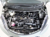 車にとって、とても大切な部分のエンジンルーム。綺麗に清掃済みで安心です。