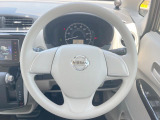 インテリアに合わせたデザインのステアリングは、運転される方のことも考え、運転しやすい形状、大きさです。是非一度、実際に触ってお確かめください。