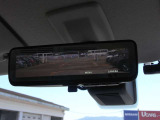 インテリジェント ルームミラーは、車両後方のカメラ映像をミラー面に映し出すので、車内の状況や、天候などに影響されずいつでもクリアな後方視界が得られます。
