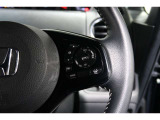 Hondaセンシングの機能のひとつ、アダプティブクルーズコントロール付!アクセルから足を離しても設定したスピードと前車との車間を保ち走行してくれます!車線維持もアシスト☆高速道路で疲労軽減ですね☆