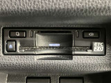 高速道路で便利な【ETC2.0】を装備しています。光ビーコン搭載で渋滞情報などナビゲーションと連動することで機能も充実いたします。他、観光施設に立ち寄るための高速料金割引サービス等もございます。