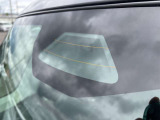 【スズキ】デュアルセンサーブレーキは、前方の車両や歩行者を2種類のセンサーで検知し、衝突の危険がある場合にブレーキを作動。事故リスクを軽減し、安全な運転をサポートします。