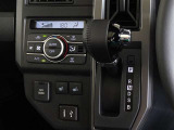 車内を快適に、オートエアコンを装備しています。