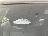 【トヨタセーフティセンス】走行中に前方の車両等を認識し、衝突しそうな時は警報とブレーキで衝突回避と被害軽減をアシスト。より安全にドライブをお楽しみいただけます。