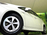 【純正15インチアルミホイール】外観にマッチした純正アルミホイールを装着しております。各種社外アルミホイールや、スタッドレスタイヤも取扱いしております。是非ご相談ください♪