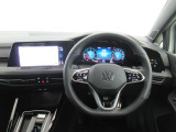 輸入車ならではの、細部まで作り込まれた、洗練されたデザインです。運転席からの視界は、店頭にてお客様ご自身の目でお確かめください.