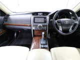 しっかりまとまった感のあるインパネ。各操作スイッチなども使いやすい位置に配置されていますよ。