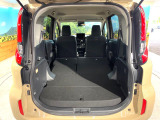 普段のお買い物や通勤、送迎等に十分な荷室スペースを確保しております。セカンドシートを倒すと、大きな荷物の積載も可能です♪